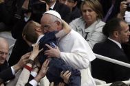 pope-francis-hugging-disabled-child